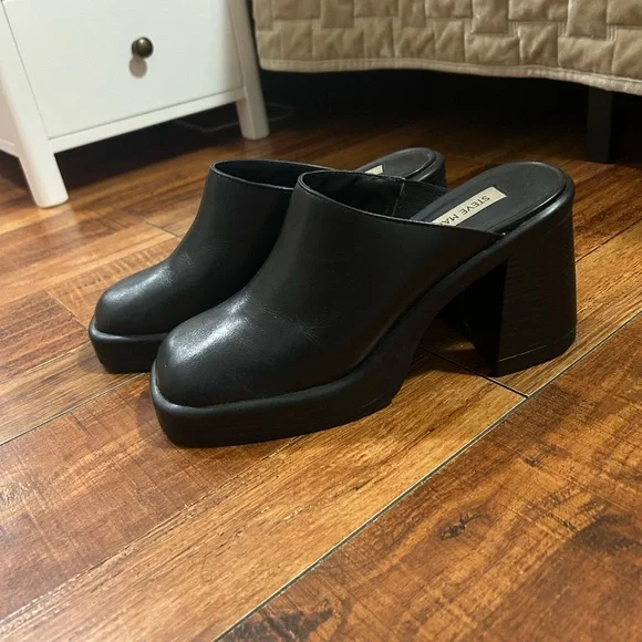 Steve Madden Black Mules Classic Slip-On Design - Picture 3 of 3